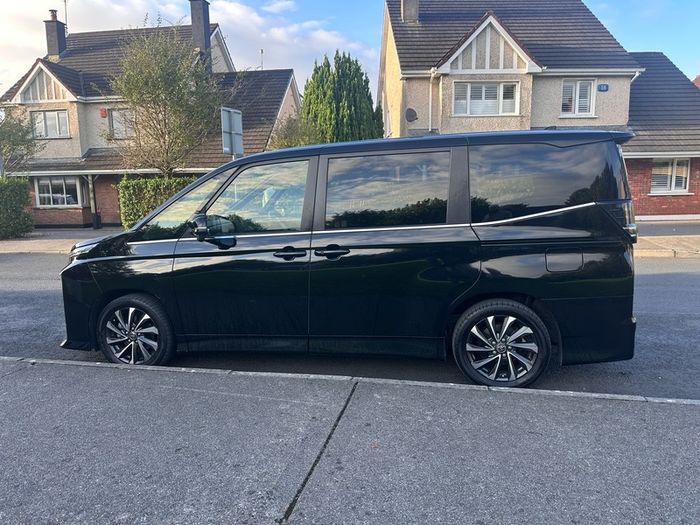 Toyota Voxy 2022