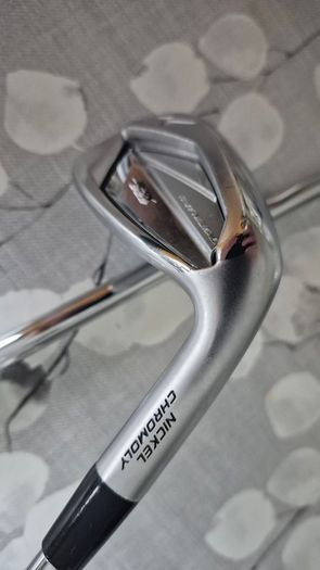 Mizuno JPX 923 Hot Metal irons and Sirxon Bag