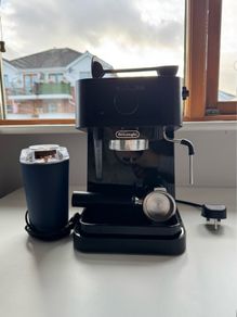 DeLonghi Coffee Machine with Coffee Grinder