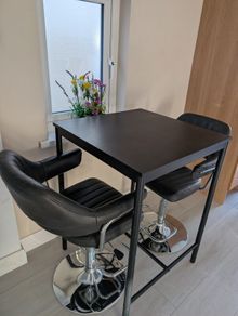 Dining Table & Chairs