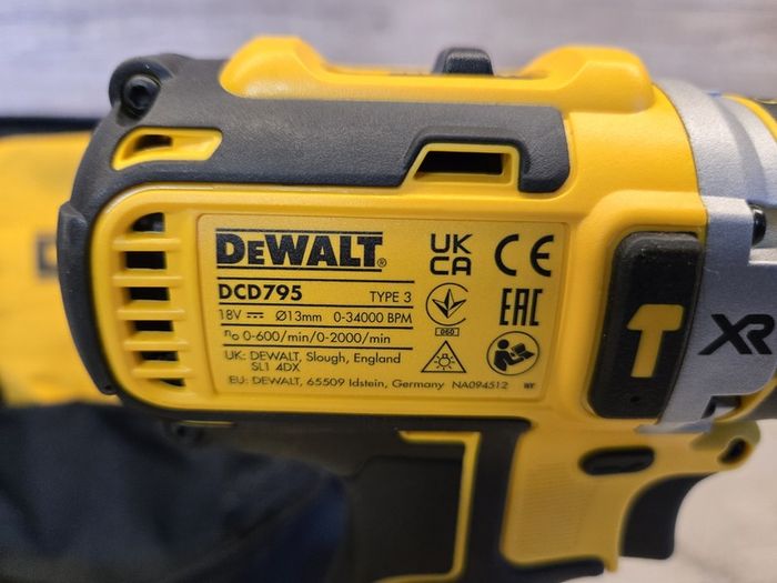 DEWALT DCD795 XR Brushless Combi Drill + Battery charger and Bag