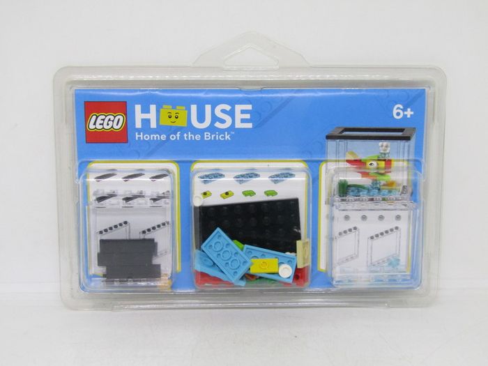 LEGO House Home of The Brick Memory of The Day Billund House Fish Tank Set 3850060 From Lego House Grand Opening Exclusive Limited Edition Rare Hard To Find  Brand New  This set is only available at the grand opening on the day  Lego Store in the just ope