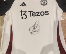 Manchester United signed jersey
