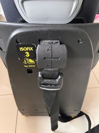Maxi Cosi Axiss Fix 360. Car seat suitable to 4 years old