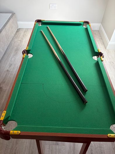Kids pool table