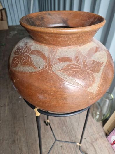 planter on stand