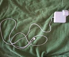 Original Apple MagSafe 1 60W power adapter