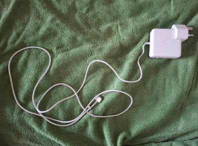 Original Apple MagSafe 1 60W power adapter