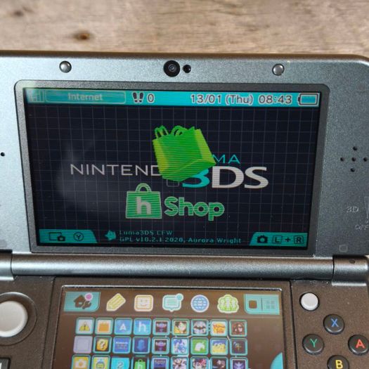 New Nintendo 3ds xl 128gb sd card hshop 1000s games for free VGC