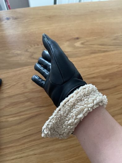 Lady faux leather gloves