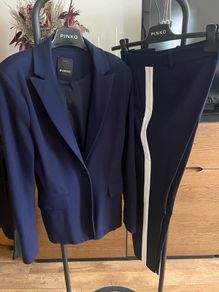Pinko navy suit
