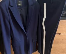 Pinko navy suit