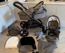Egg Pram / Travel System Excellent Condition