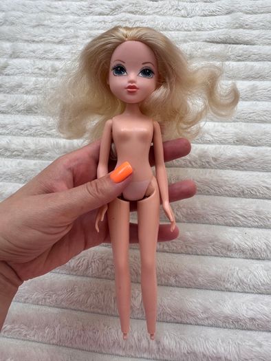 2009 MGA Moxie Girlz  Avery Nude Used Please see photos