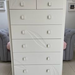Leaf design Chest of Drawers