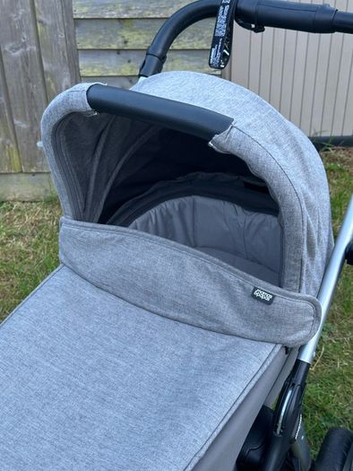Mamas and Papas pram + Cybex seat and isofix bundle