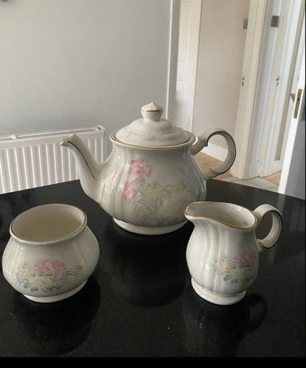 Reduced Sadler Vintage English three piece set matching teapot sugar bowl and jug
