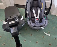 Maxi cosi baby car seat with isofix