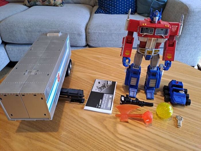 Hasbro Transformers Masterpiece Optimus Prime MP10 Action Figure
