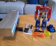 Hasbro Transformers Masterpiece Optimus Prime MP10 Action Figure