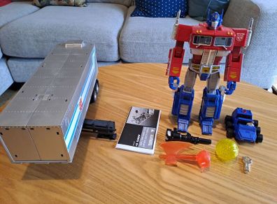 Hasbro Transformers Masterpiece Optimus Prime MP10 Action Figure