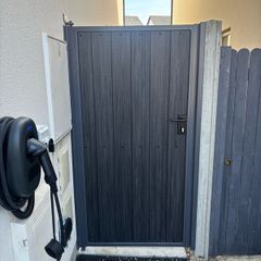 Side Gate