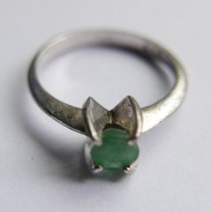 Vintage 925 Sterling Silver Ring with Green Stone