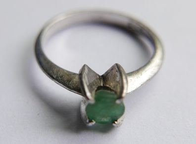 Vintage 925 Sterling Silver Ring with Green Stone