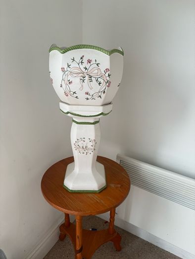 planter and pedestal stand set