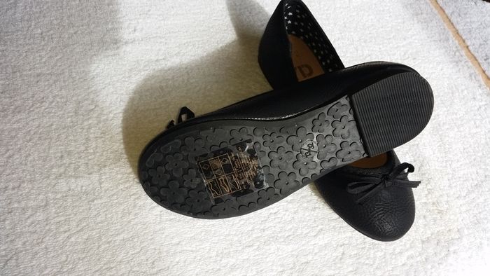 New - Size - 13 - 32 - A Beautiful Pair of Black Shoes with Bows - Cost 10 Euro