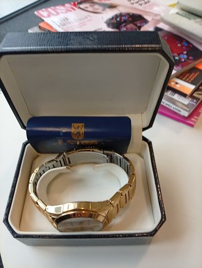 Vintage dAlton Paris Mens Gold Watch Flawless. Working Perfectly. New battery installed by a jeweller.