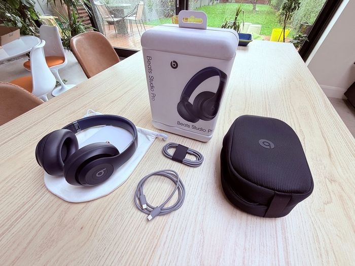 Beats Studio Pro Wireless Headphones Navy Brand New Apple Replacement