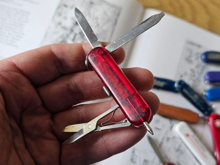 Victorinox Swiss Signature Lite 58mm Swiss Army Knife Keychain tool Collectable