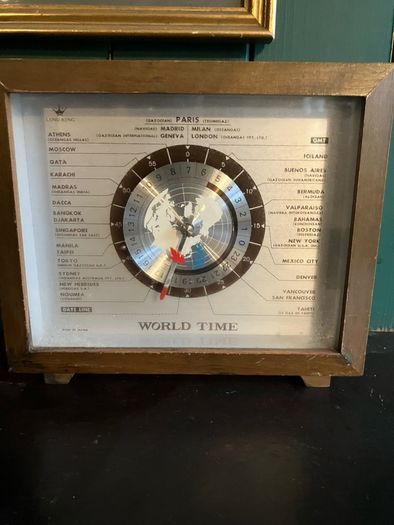 24 av clock