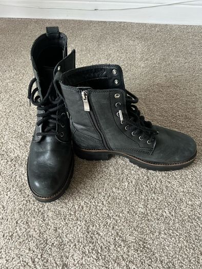 womens boots Clarks