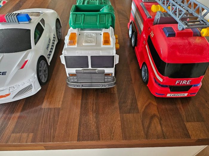 Police car, fire engine & bin truck