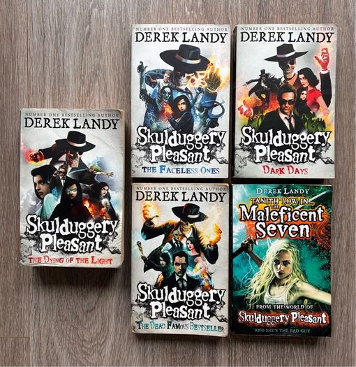 Skulduggery Pleasant Book Bundle (4 Books + 1 FREE)