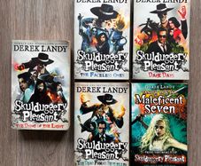 Skulduggery Pleasant Book Bundle (4 Books + 1 FREE)