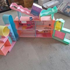 Free dolls house & stable