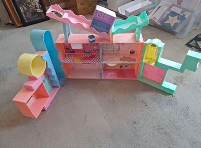 Free dolls house & stable