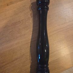 Tall pepper mill