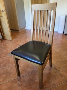 Solid Oak Chair: Excellent Condition