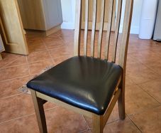 Solid Oak Chair: Excellent Condition