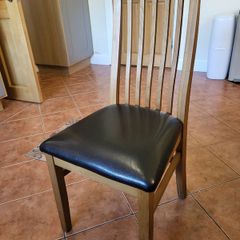 Solid Oak Chair: Excellent Condition