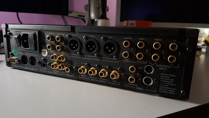 Meridian 568 preamp sound processor DAC