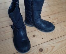 girls black boots
