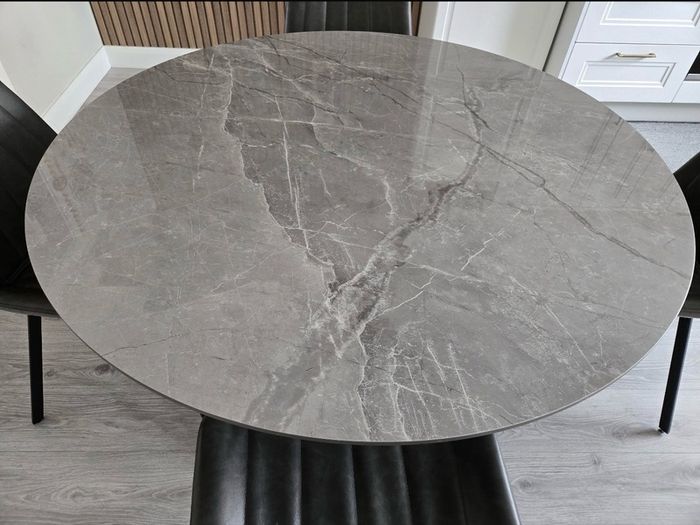 120 cm Round dining table and 4 chairs