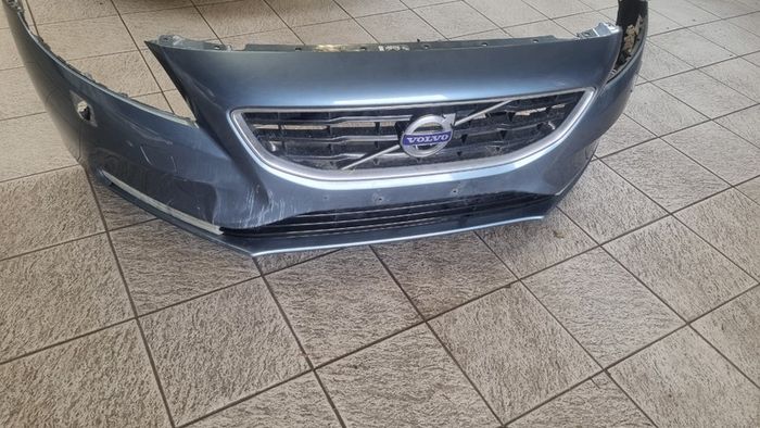 Genuine Volvo V40 MK2 2012-2019 front bumper and wings