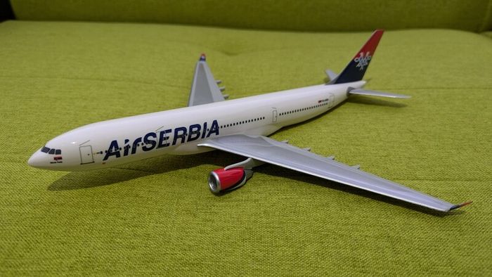 Air Serbia 1:200 scale model airplane, Airbus A330 aircraft, made by Daron, NEW