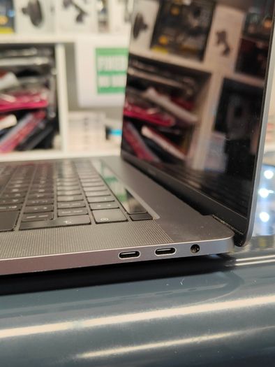 2019 Apple MacBook Pro 16" A2141 2.6GHz 6core i7 16GB 500GB Sequoia 15.3.1 (Battery Cycle: 645)